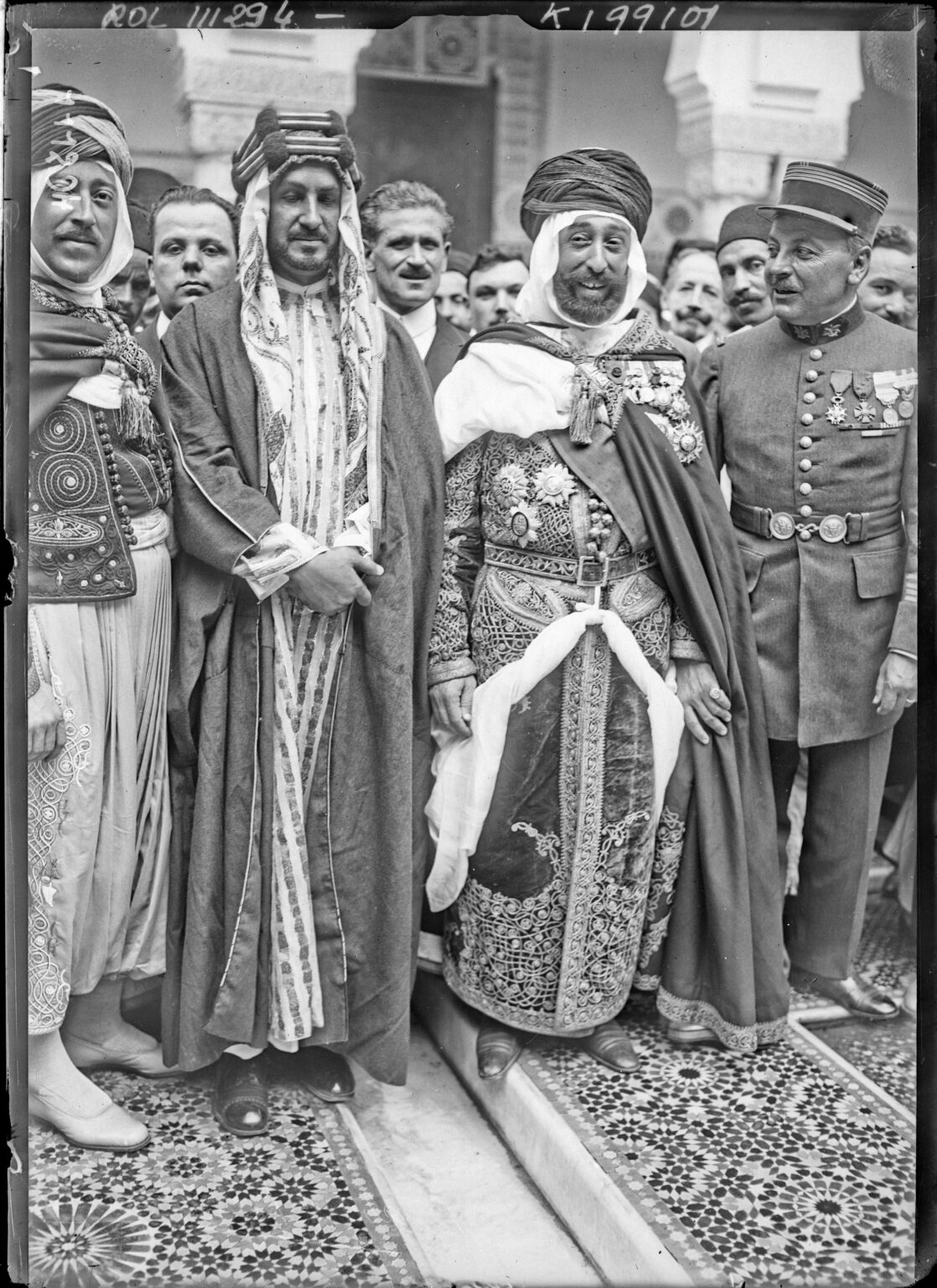 Sosyal Medyada 1926 Yılına Ait Görüntülerdeki Cem Yılmaz’a benzeyen Fas Sultanı Videosu Sosyal Medyada 1926 Yılına Ait Görüntülerdeki Cem Yılmaz’a benzeyen Fas Sultanı Videosu